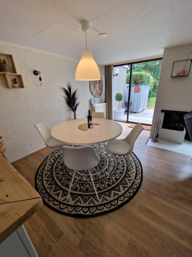 Ervaar Vredige Rust In Deze Charmante Knusse Bungalow Posterholt Extérieur photo